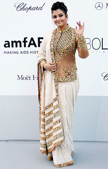 FIRST LOOK: Like Aishwarya's Cannes look? VOTE!